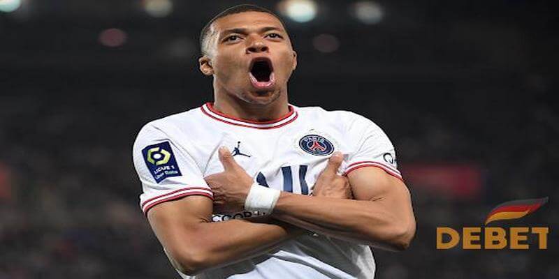 Kylian Mbappe là tiền đạo người Pháp đang chơi cho Paris Saint-Germain